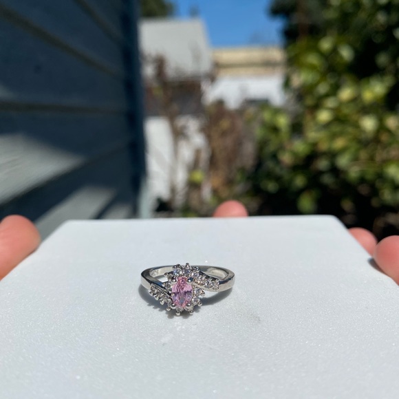 Pink oval diamond ring - Picture 2 of 2